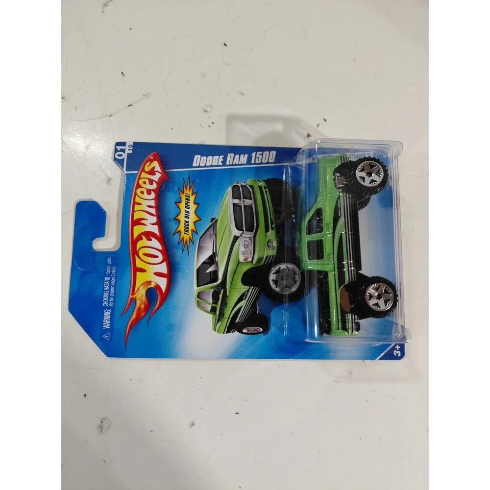 NIP Hot Wheels Special Features 1:64 Die Cast Dodge Ram 1500 Truck w/Tonneau